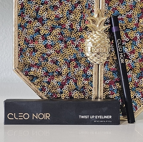 ๐ 4 for $25 ๐ CLEO NOIR TWIST UP EYELINER IN PURPLE - Picture 3 of 7